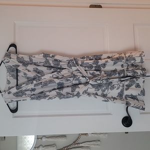 Cute white sleeveless v neck sun dress